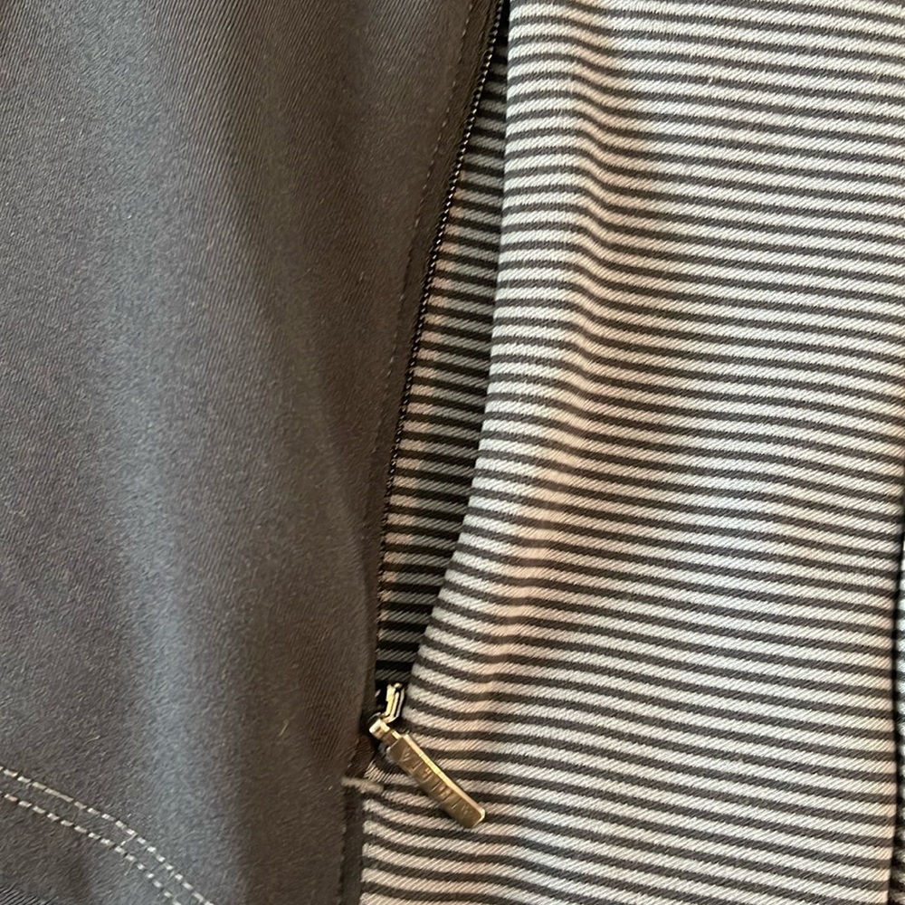 Athleta | Black/Gray Striped 3/4 Zipped Pullover Sz S - Picture 7 of 12